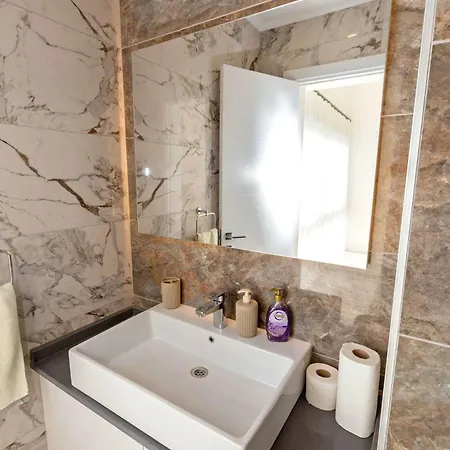 Apartment Cruise 3bed Luxury With Private Pool In Kyrenia By Holidaykeys *